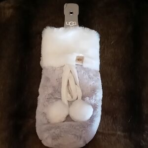 UGG Plush Gray and White Wine Holder.- NWT